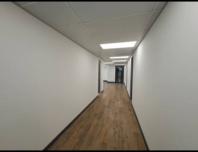 423M² OFFICE TO LET IN HYDE PARK